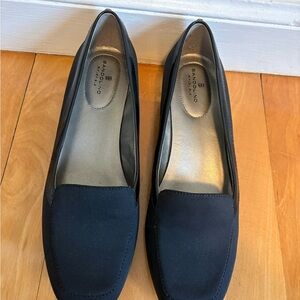 Bandolino Women's Elegant Black Flats